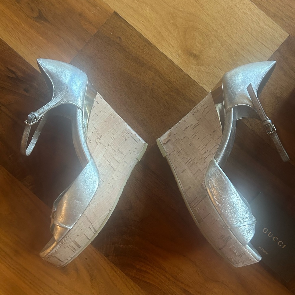 Gucci Silver Heels Luxury Design - Picture 3 of 9
